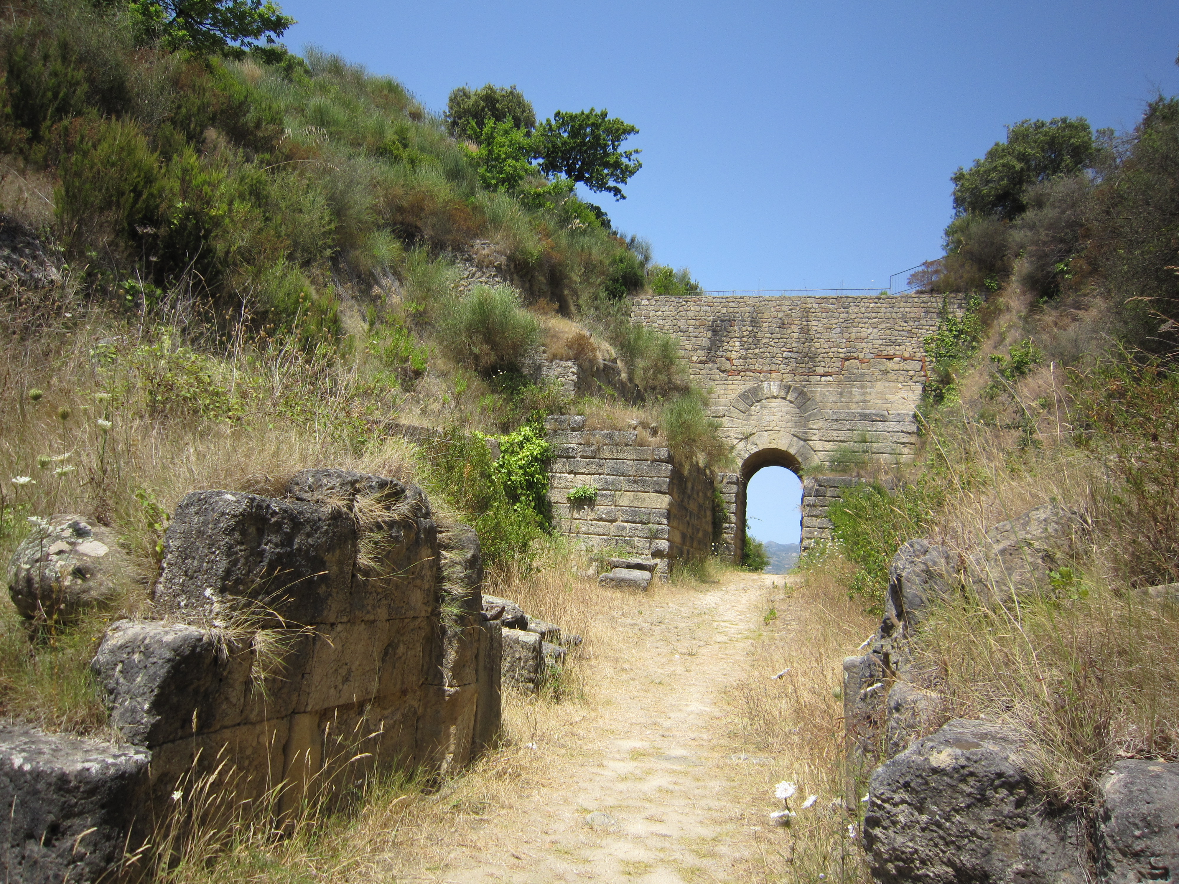 la porta rosa di elea